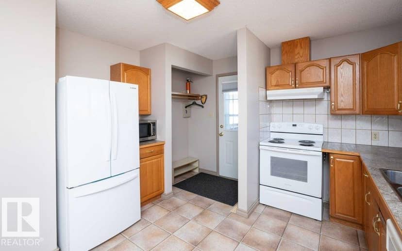9716 99 ST — photo 37 of 40