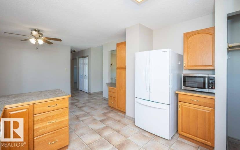 9716 99 ST — photo 39 of 40