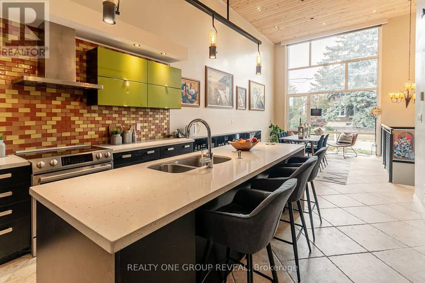20 Gradwell Drive, Toronto, photo 2