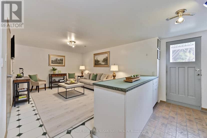 16 Squires Avenue — photo 36 of 40