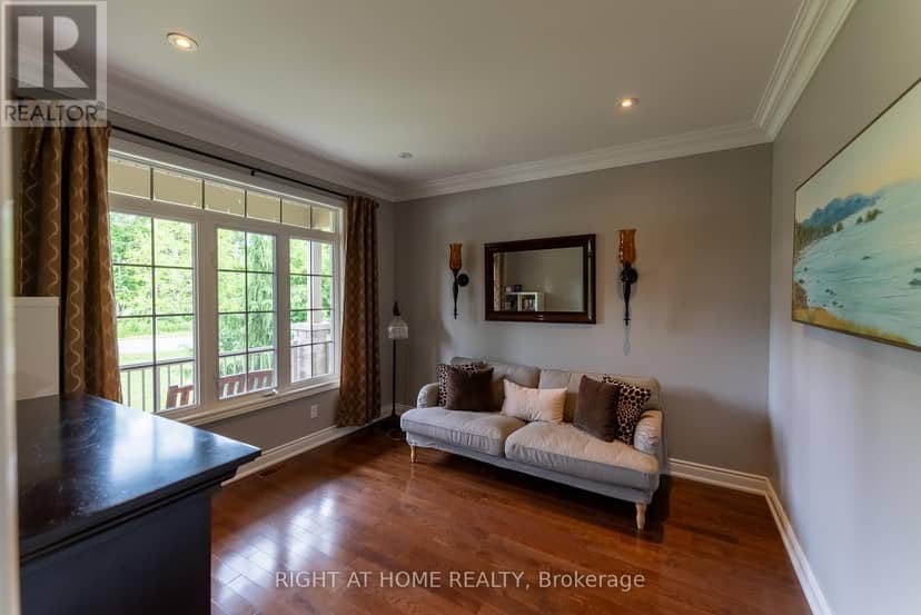 1660 Moyer Avenue — photo 3 of 40
