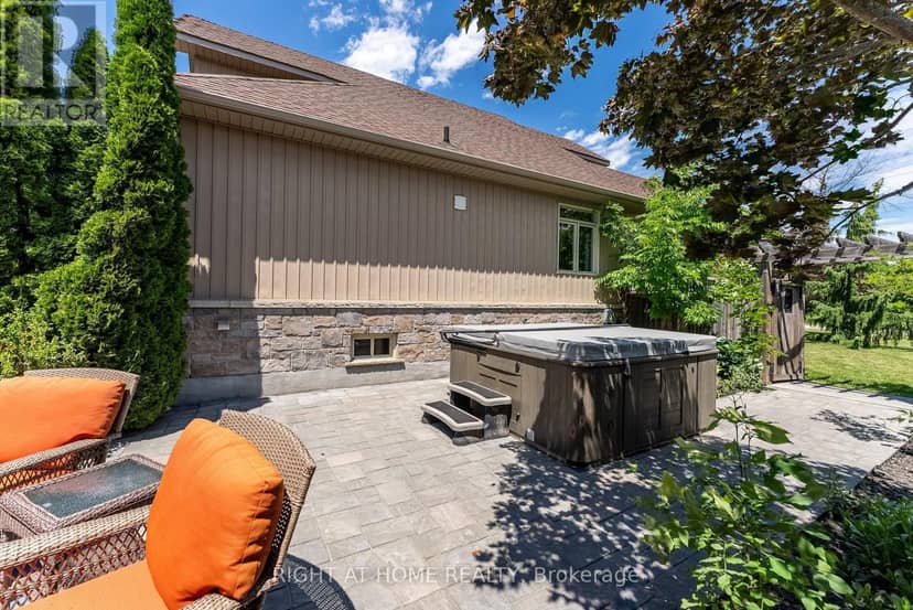 1660 Moyer Avenue — photo 37 of 40