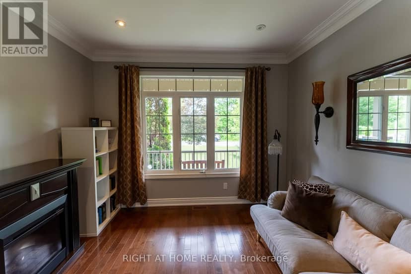 1660 Moyer Avenue — photo 4 of 40