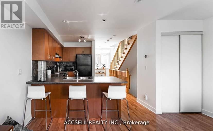 229 - 3400 Lake Shore Boulevard W — photo 4 of 16