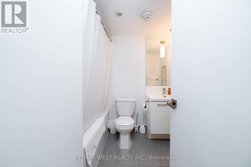 2108 - 1 Valhalla Inn Road — photo 13 of 38