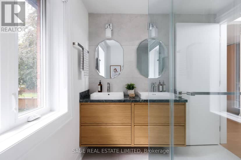 872 Royal York Road — photo 34 of 40