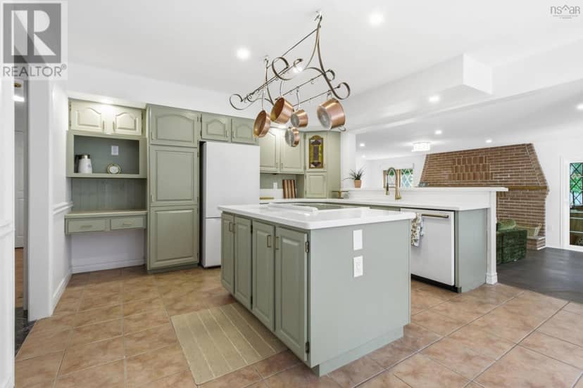 43 Karen Avenue — photo 17 of 40