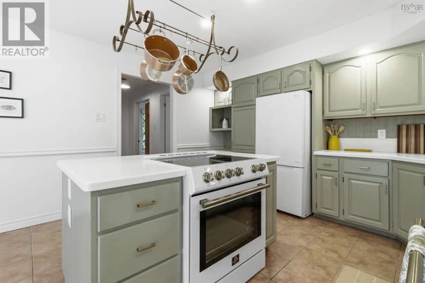 43 Karen Avenue — photo 19 of 40