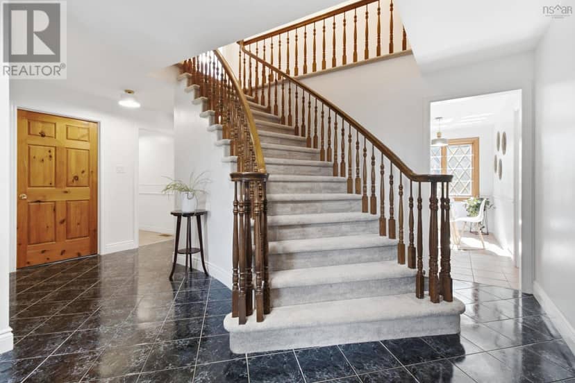 43 Karen Avenue — photo 9 of 40