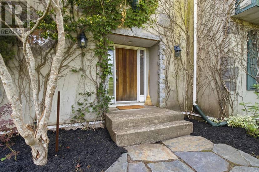 43 Karen Avenue — photo 7 of 40