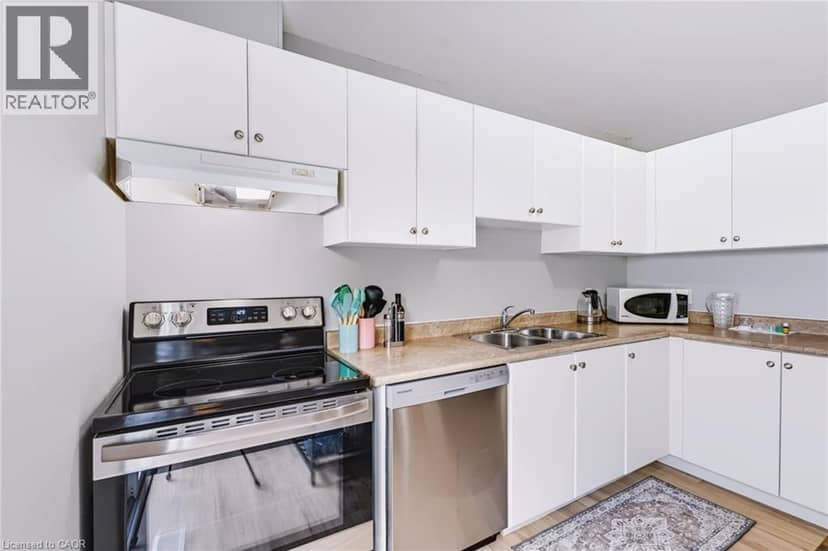 24 FALLINGBROOK Crescent — photo 13 of 40