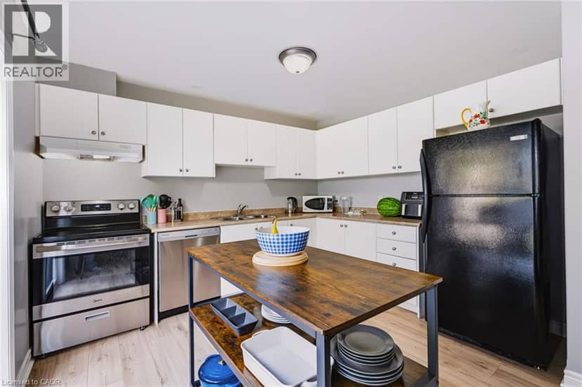 24 FALLINGBROOK Crescent — photo 16 of 40