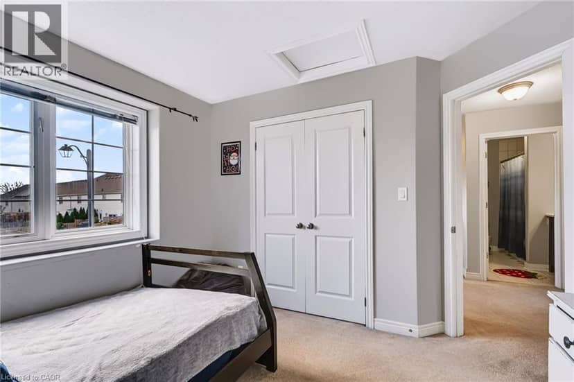 24 FALLINGBROOK Crescent — photo 24 of 40