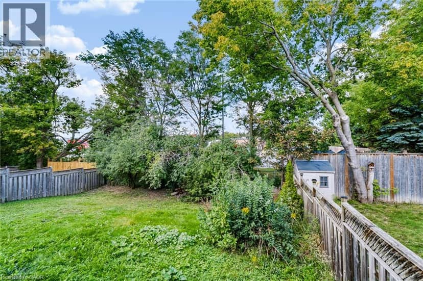 24 FALLINGBROOK Crescent — photo 36 of 40