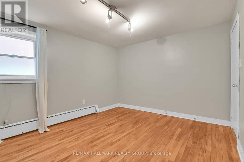 55 Ivy Crescent — photo 9 of 40