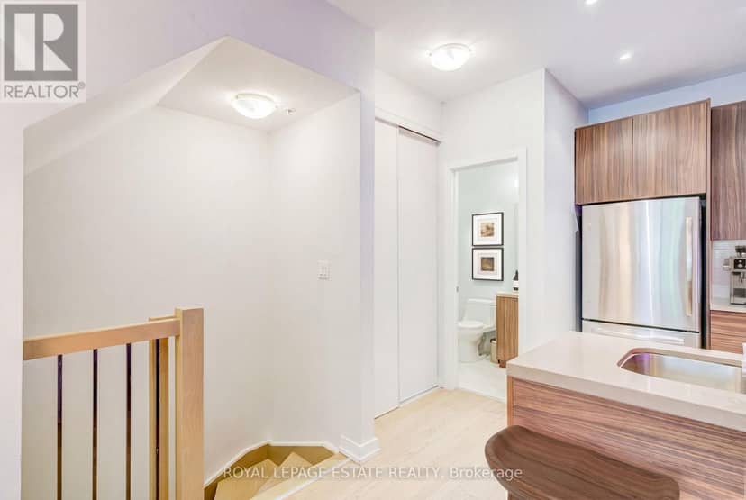 32 - 140 Broadview Avenue — photo 10 of 30