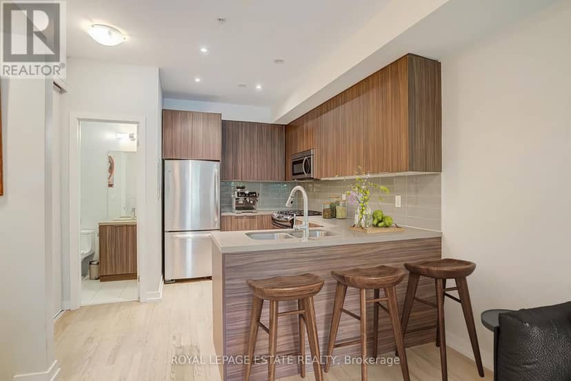 32 - 140 Broadview Avenue — photo 6 of 30