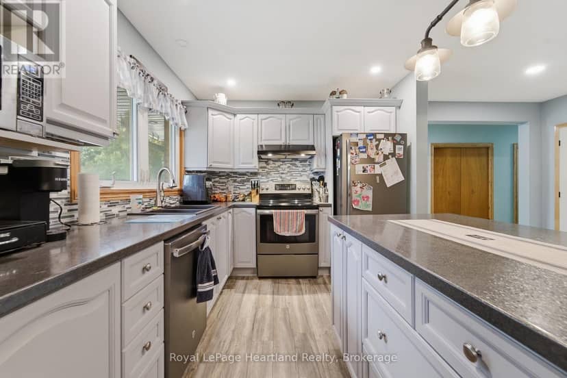 390 Morris Street — photo 9 of 38