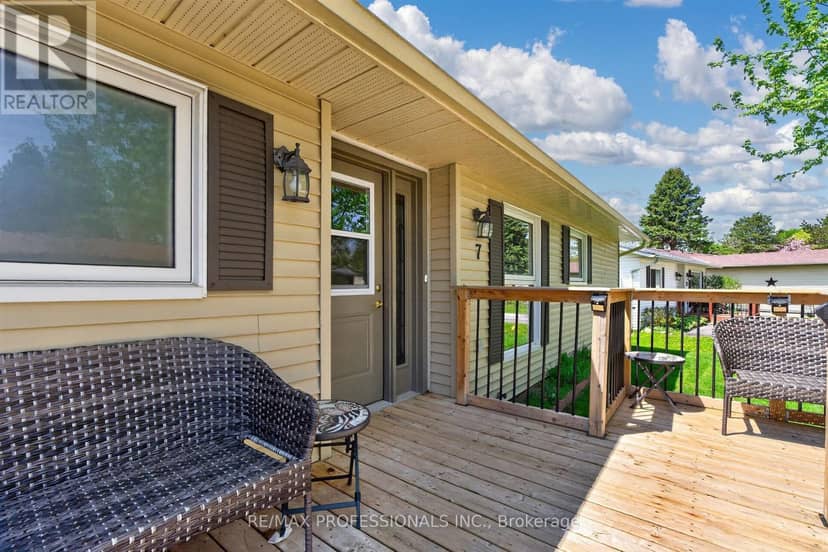 7 Tamarack Court — photo 4 of 31