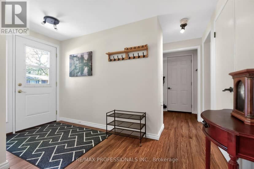 7 Tamarack Court — photo 5 of 31