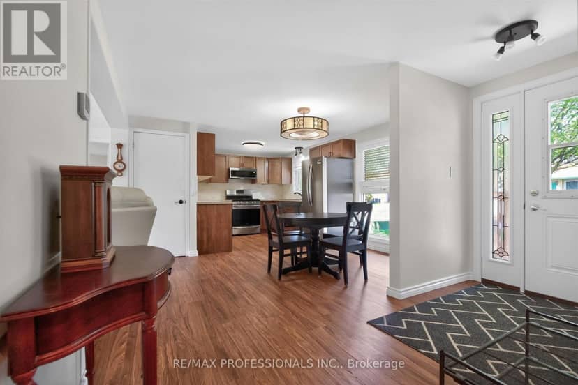 7 Tamarack Court — photo 6 of 31