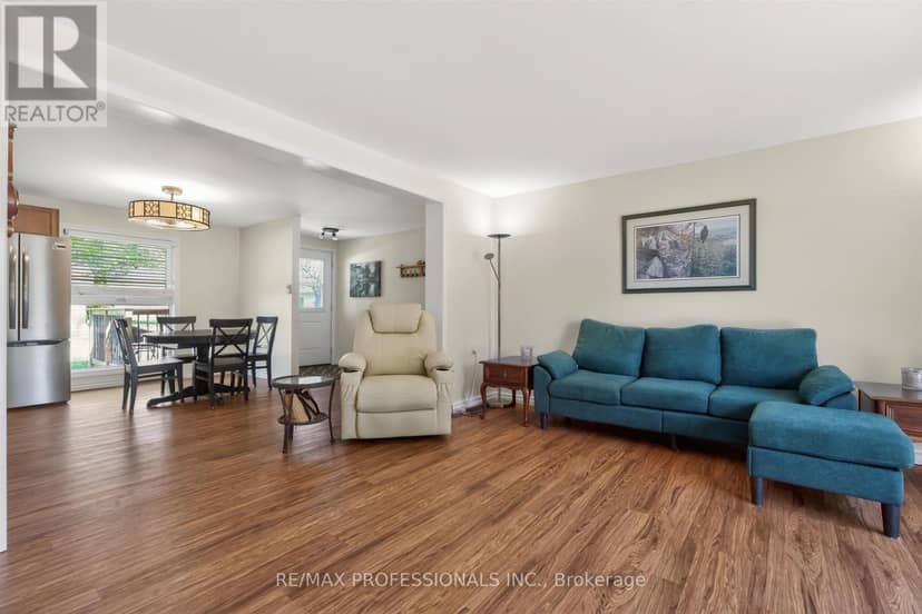 7 Tamarack Court — photo 8 of 31