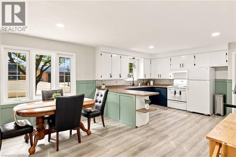 45 ARGYLE Avenue — photo 9 of 33