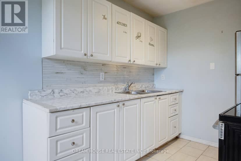 40 Hoskins Square — photo 10 of 35