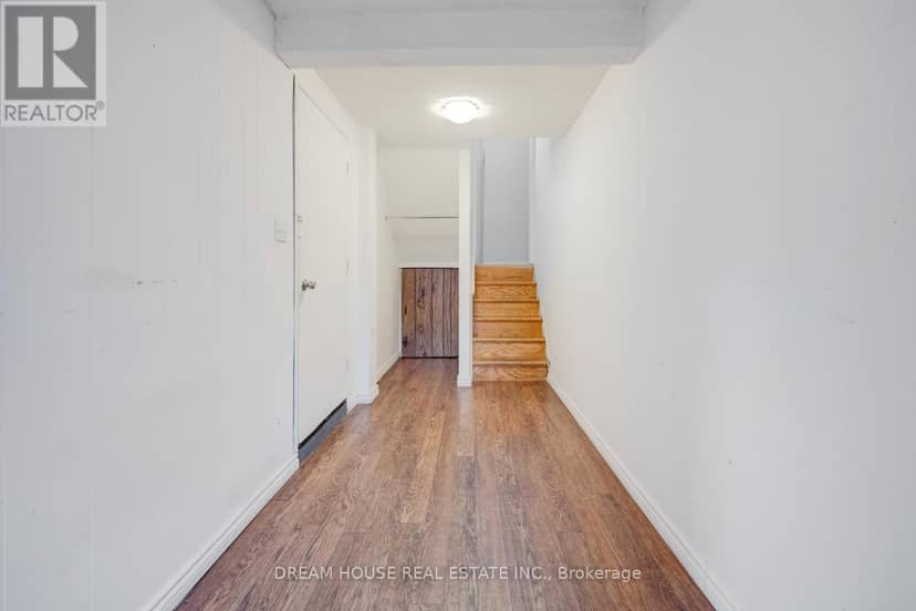 40 Hoskins Square — photo 27 of 35