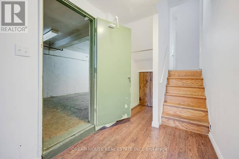 40 Hoskins Square — photo 29 of 35