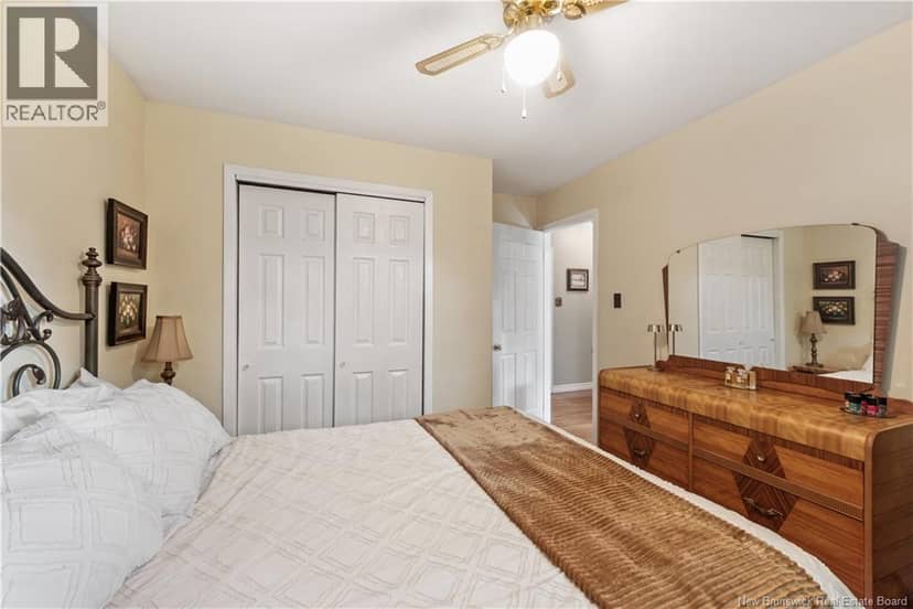 20 Dolphin Drive — photo 10 of 29