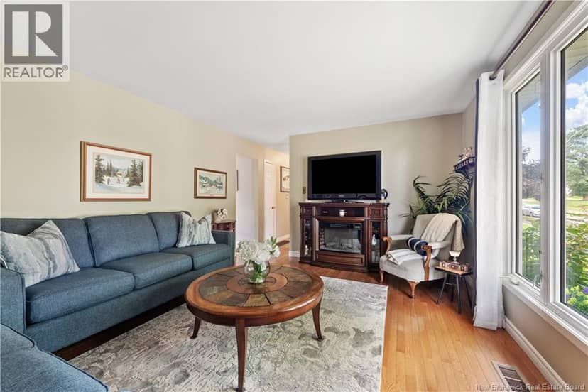 20 Dolphin Drive — photo 4 of 29