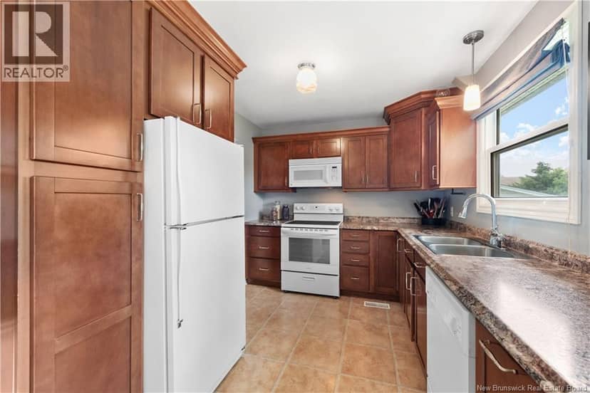 20 Dolphin Drive — photo 5 of 29