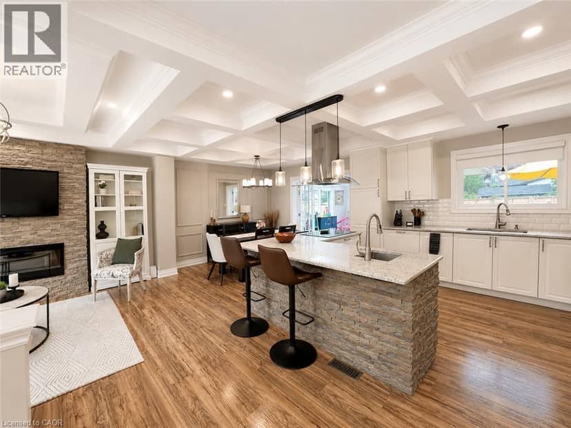 107 ROSSLINN Road — photo 10 of 40