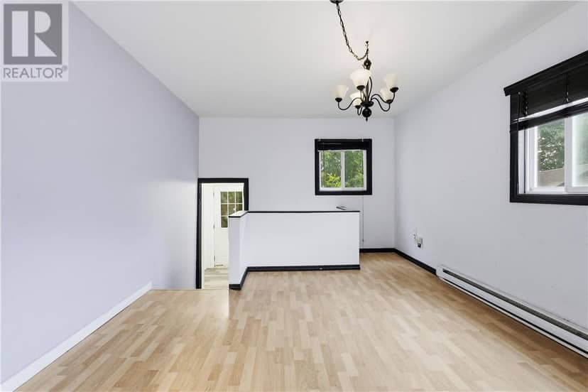 867 Lonsdale Avenue — photo 17 of 21