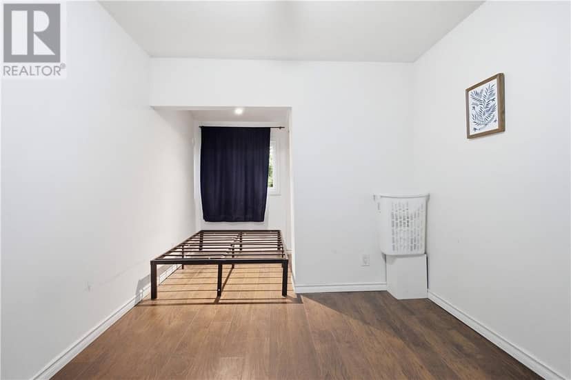 867 Lonsdale Avenue — photo 15 of 21