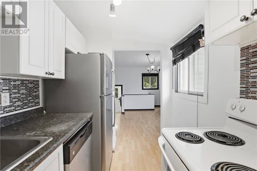 867 Lonsdale Avenue — photo 7 of 21