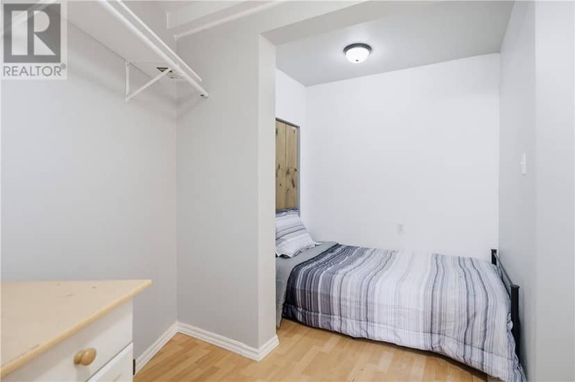 867 Lonsdale Avenue — photo 9 of 21