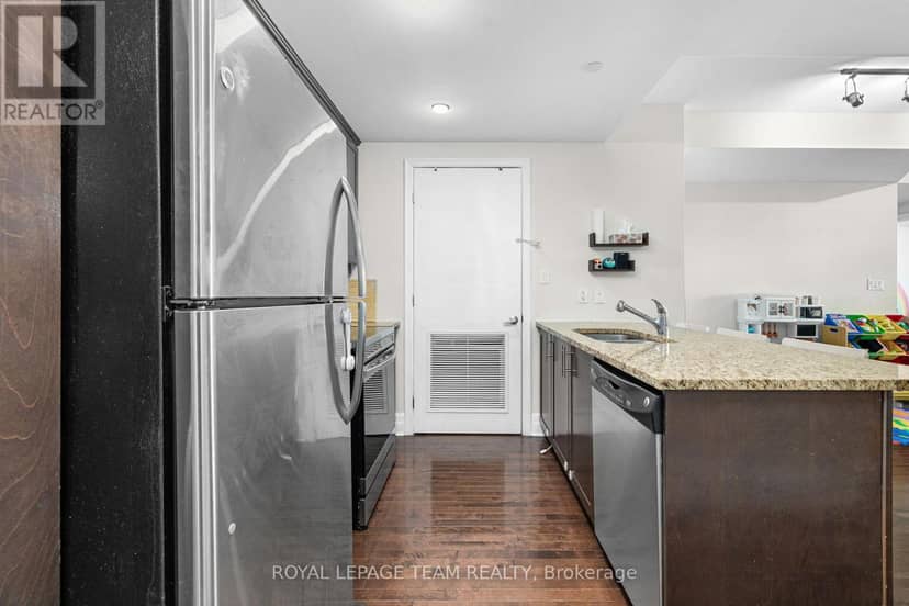 212 - 950 Marguerite Avenue — photo 12 of 29