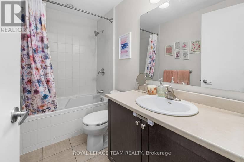 212 - 950 Marguerite Avenue — photo 23 of 29