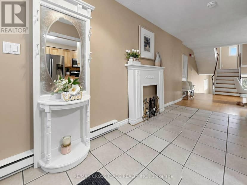 189 - 50 Scarborough Golf Club Road — photo 3 of 40