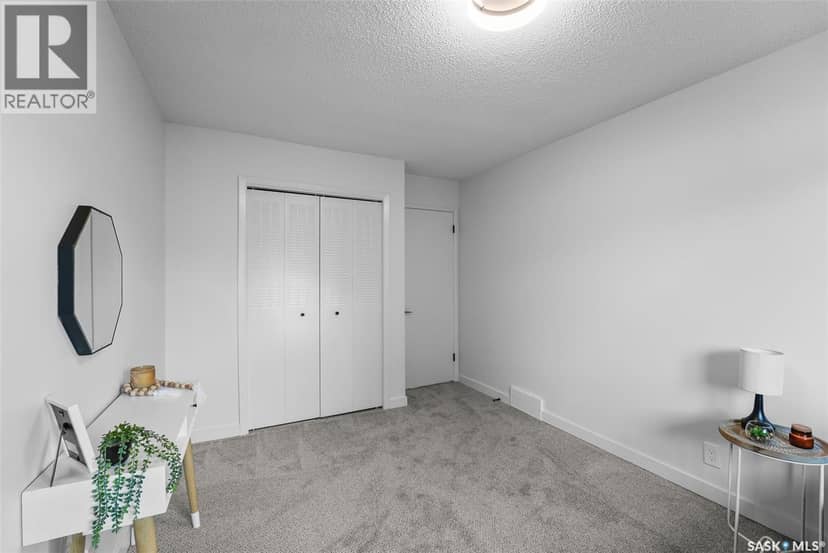 156 Plainsview DRIVE — photo 19 of 23