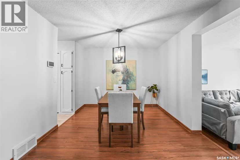 156 Plainsview DRIVE — photo 7 of 23