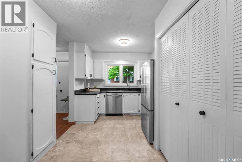 156 Plainsview DRIVE — photo 8 of 23