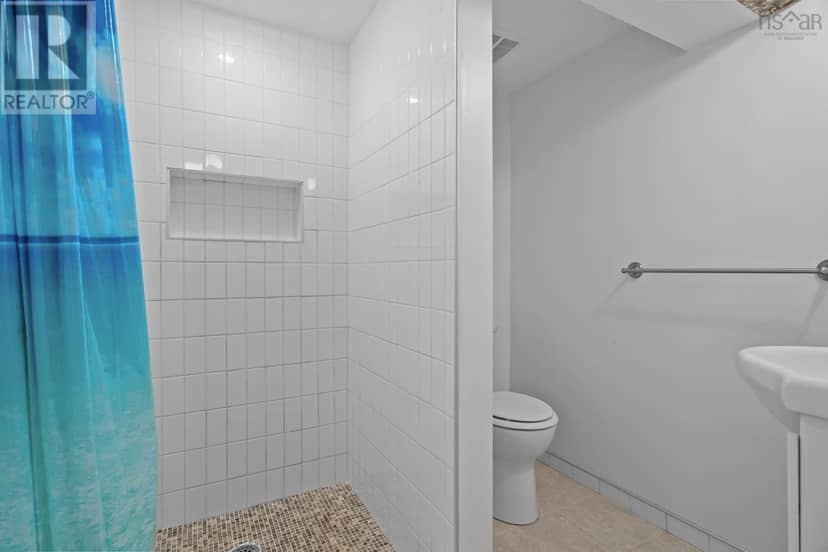 6474 Roslyn Road — photo 32 of 40