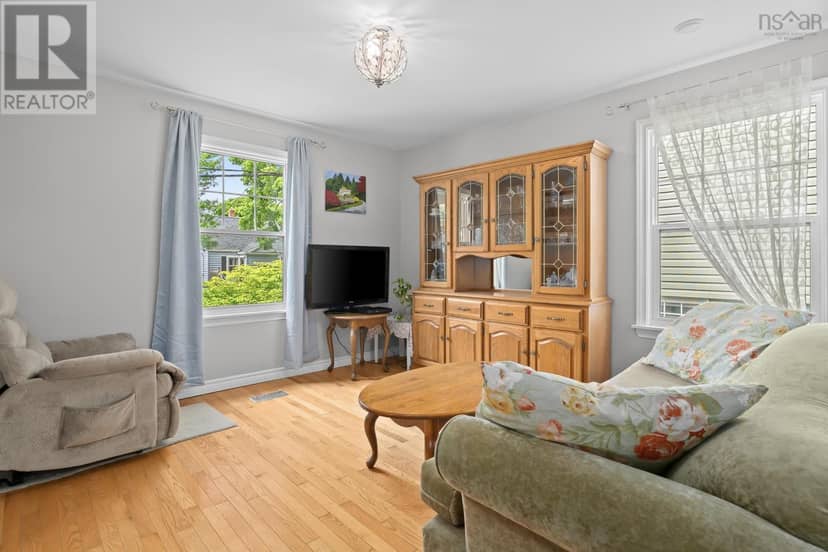 6474 Roslyn Road — photo 4 of 40