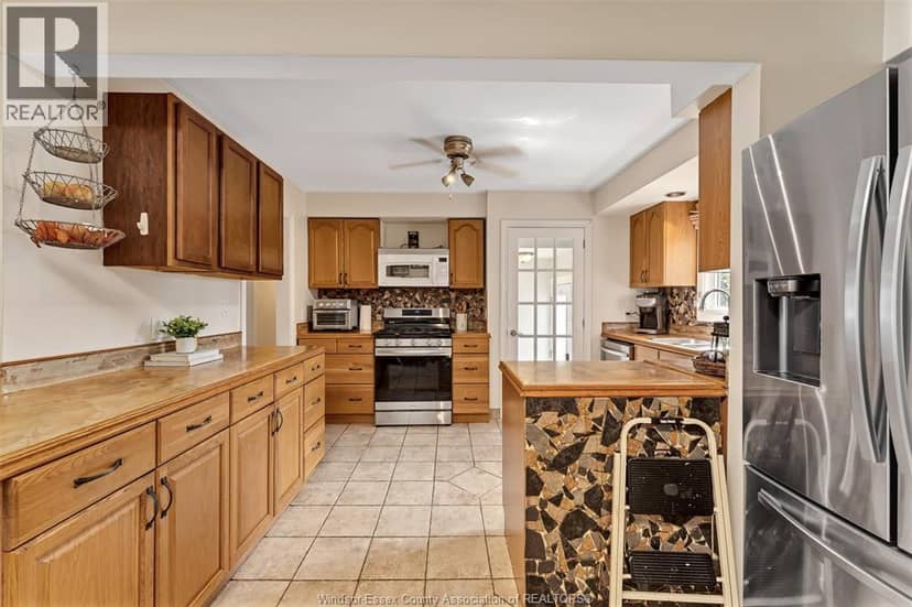 3417 Woodlawn Avenue — photo 11 of 33