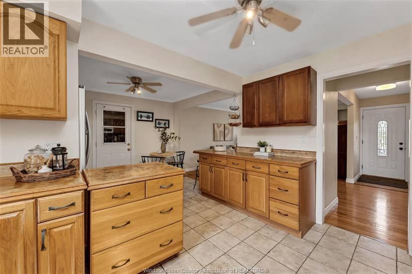 3417 Woodlawn Avenue — photo 13 of 33