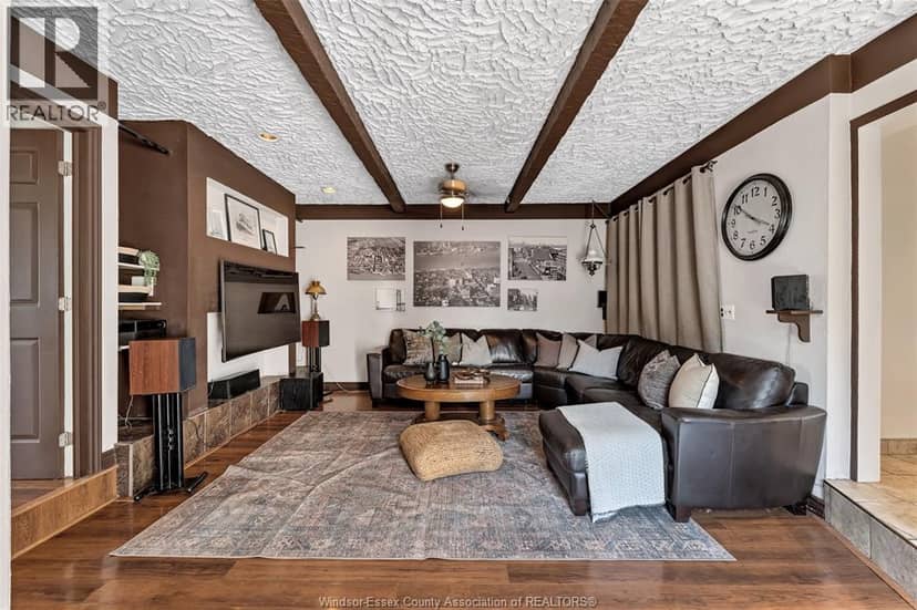 3417 Woodlawn Avenue — photo 14 of 33
