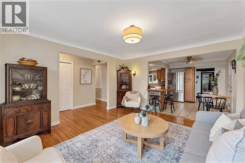 3417 Woodlawn Avenue — photo 6 of 33